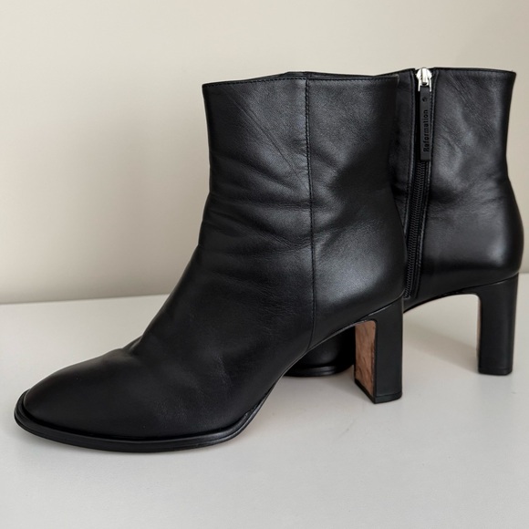 Reformation Gillian Ankle Boot in Black (US 8) - Picture 6 of 9